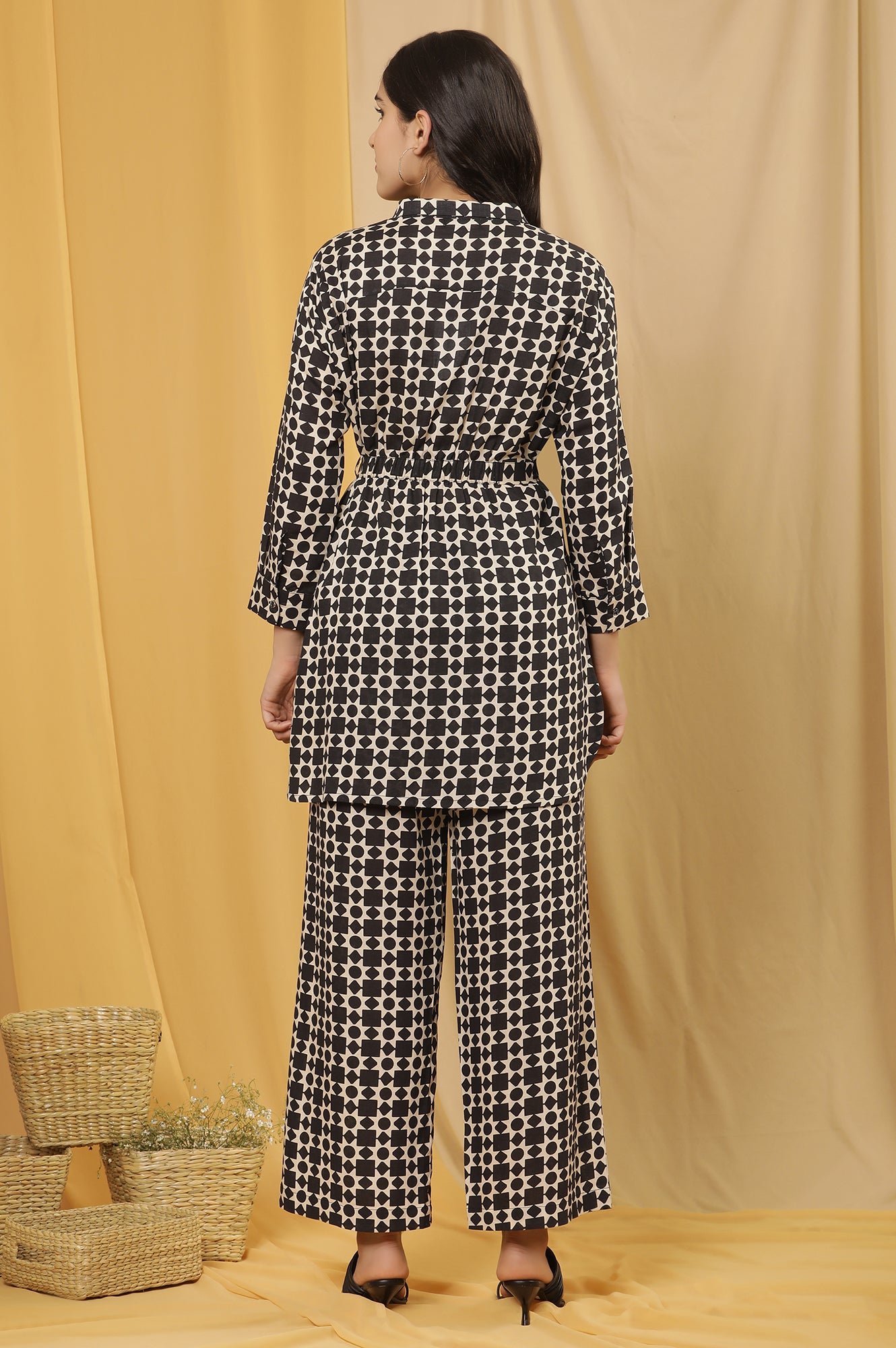 White And Black Geometric Printed Top And Trouser Set - Image 6